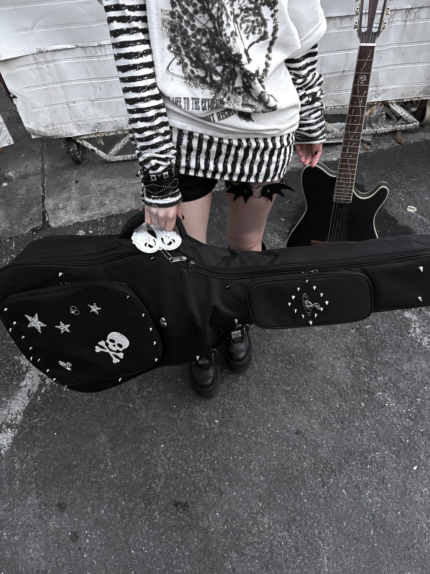 Skull-Studded Guitar Gig Bag| SHigh-Impact Rock| Shockproof and waterproof